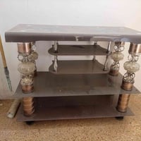 طاولة • بلازمه • معرض