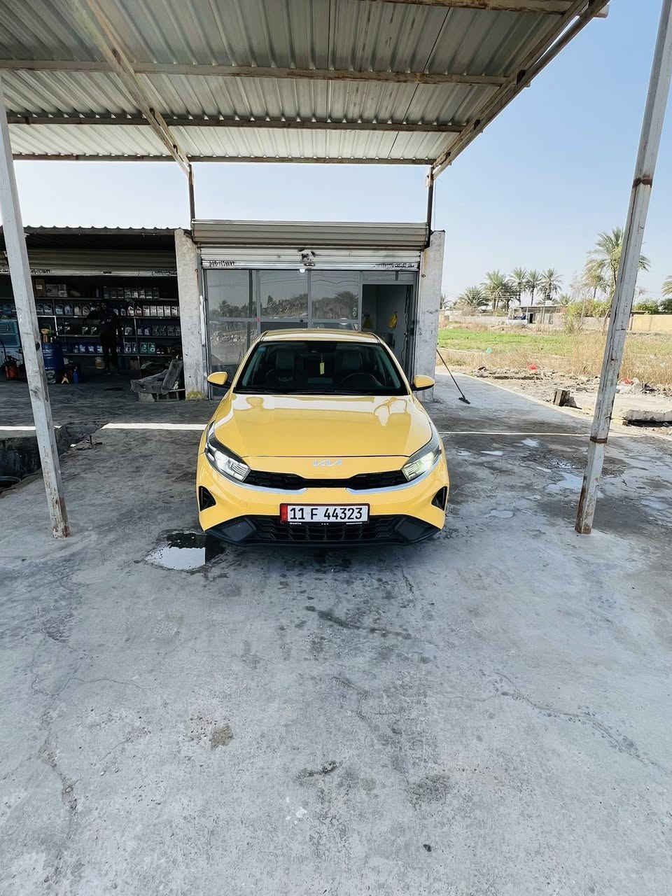 سلام عليكم للبيع فقط فورتي موديل 22 الشكل الجديد وارد امريكي حادثها ٣قطع جاملغ وبنيد وجاملغ خلفي بدون دواخل ايرباك فقط ستيرن السياره استوردناها  ومصلحيها وصابغيها على ايدينا السياره جديده بدون لا بارد ولا رصعات جاهزه من كلشي مال جناي ماشيه ٤٦ مكينه ٢٠٠٠دوش مكينه وكير شركه كلشي بلسياره شركه تراي زيرو دواخل شركه وكلها مغلفه جاهزه من كلشي دوشمه جلد اصلي مختم كيا ارضيه جلد تخم تاير جديد منضومه غاز حكوميه سنويه جديده هزه جديده ورقم جديد السياره مال بيت جاهزه حيل وبعدها ما ماشيه موصفات نص فول شاشه جبيره كار بلي كامره دواره رادار تحديد مسار مثبت سرعه ٣انضمه قياده معروفه موصفاتها لايت ثلجي عالي ناصي واكو فديو بلمنشور موضح دواخل السعر ١٢٨ وماكو هيج موديل بهل سعر اقره كلشي واتصل وادلل مكاني بغداد اليوسفيه رقمي ***********
