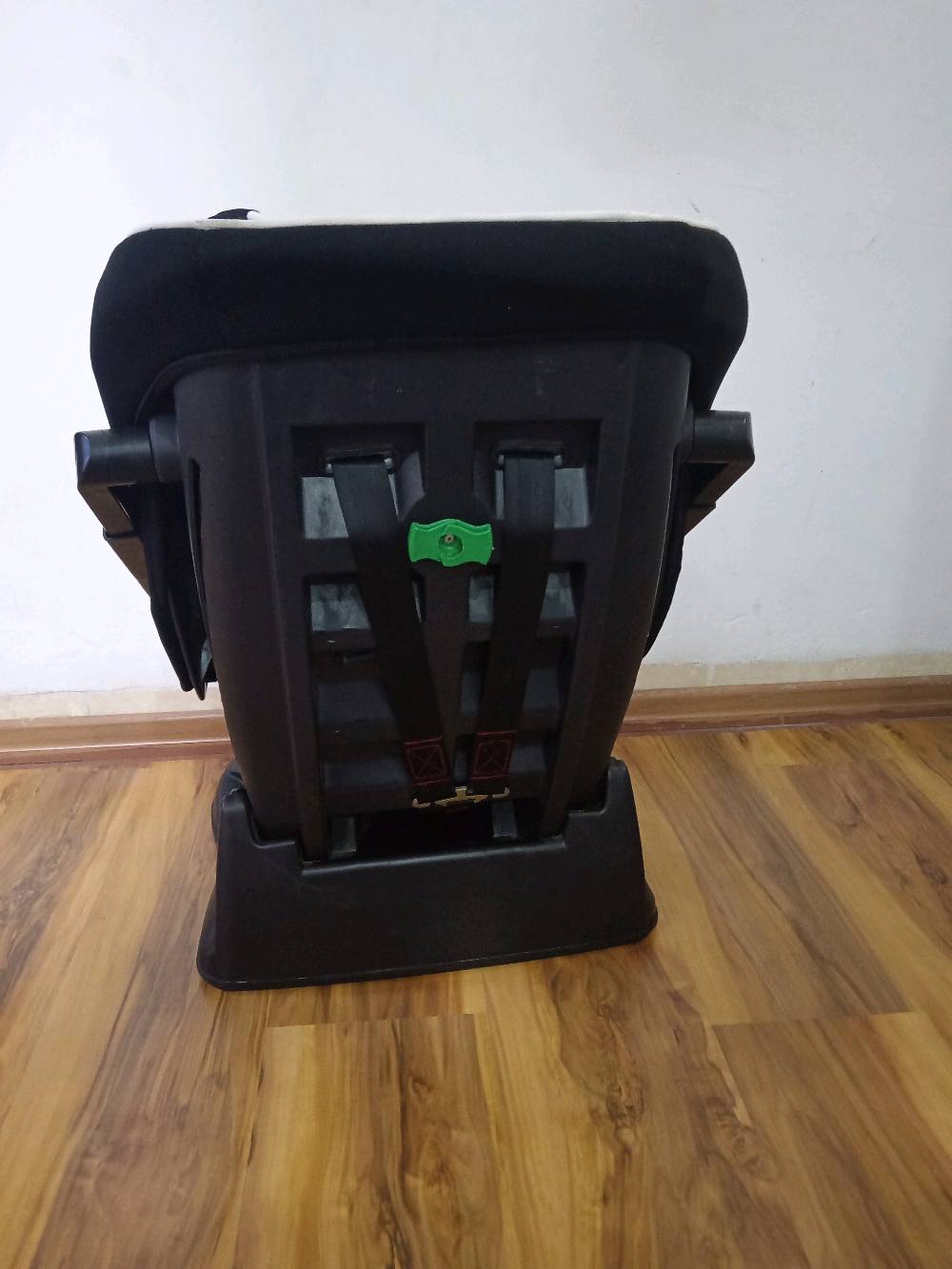 كرسي سيارة الأطفال منام وجلوس يكفي لحد ٤ او ٥ سنوات 