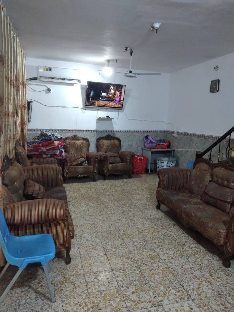 مشتمل بالدبيه الثانيه طابقين خدمات كامله ماء وكهرباء تبليط مساحه 90م  6 في 15 بسعر مناسب 65 وبي مجال للاستفسار الاتصال ***********
