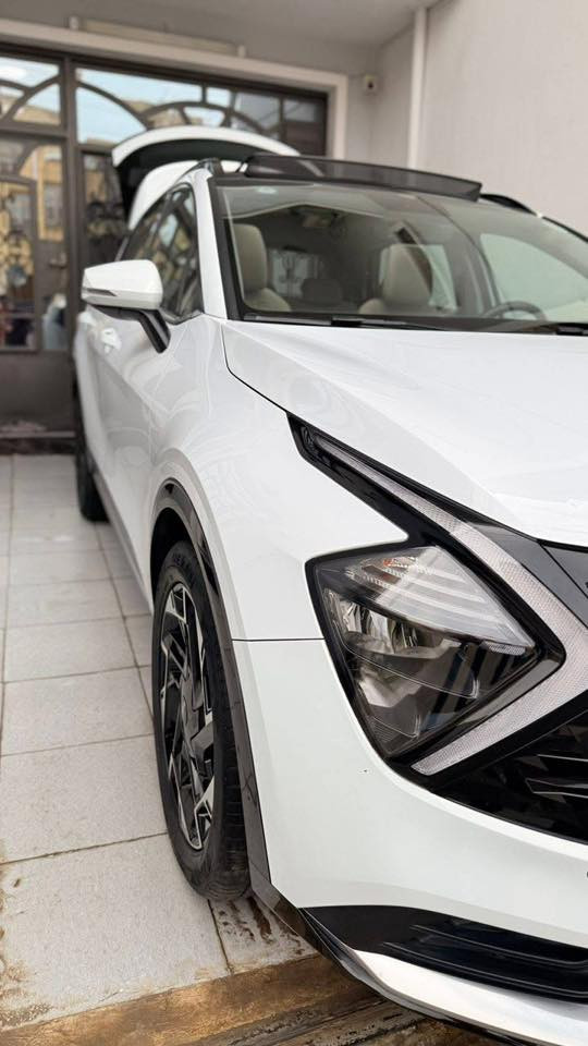 السلام عليكم
سبورتج ٢٠٢٣ خليجي رقم بغداد الانكليزي الجديد بأسمي 
السيارة ماشية ٢٧ فقط بعدها بتايرات الشركة 
فول مواصفات 
مكفولة من ضربة وصبغ وبارد حتى الدعاميات مكفولة 
بيها فقط شخط غير نافذ بسيط جداً بالباب الامامي جهة الراكب
وبيها اثر حالوب بالبنيد بسيط جداً 
مواصفات السيارة
محرك ٢٠٠٠ دوش
بصمة تشغيل وابواب
تشغيل عن بعد
بانوراما
مري شفط + اشاير بالمري 
لد امامي خلفي حتى بالشباك الامامي
حساسات امامي خلفي
كل البلاستك الي بيها بيانو بلاك 
كشنات + ستيرن تدفئة
كشنات كهرباء
مانع انزلاق + مانع انحدار 
Auto hold
هاند بريك دگمة
مود درايف
شحن لاسلكي
مرايا وسطية تعتيم ذاتي
حساس امطار
كاميرا دوارة
لايتات وكشافات زينون 
كاميرا دوارة
شاشة ابل كار بلي 
وباقي المواصفات المعروفة
مكان السيارة المنصور

0787 846 8072
السعر ٢٢٣ وبيها مجال
