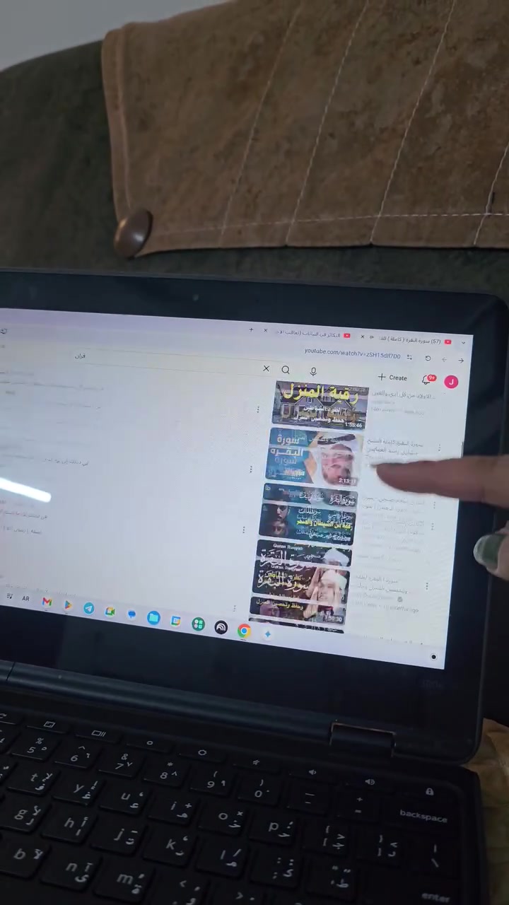 💻 للبيع: لابتوب Lenovo 300e (Chromebook) الذكي 2 في 1
​جهاز عملي جداً، خفيف الوزن، ومثالي للدراسة، تصفح الإنترنت، لمشاهدة اليوتيوب والمسلسلات، وإنجاز الأعمال اليومية.
​✨ أبرز المواصفات والمميزات:
​الموديل: Lenovo 300e Chromebook.
​الشاشة: بحجم 11.6 بوصة تدعم اللمس (Touchscreen) بدقة واضحة وعملية.
​التصميم: شاشة متحركة تفتح بزاوية 360 درجة، يعني تكدر تستخدمه كلابتوب عادي أو تقلبه وتستخدمه كجهاز لوحي (تابلت).
​النظام: يعمل بنظام ChromeOS الخفيف والسريع جداً في تصفح الإنترنت وفتح التطبيقات.
​المعالج والذاكرة: معالج اقتصادي وموفر للطاقة مع ذاكرة عشوائية (RAM) بسعة 4 جيجابايت، يمنحك أداءً سلساً بدون تعليق للمهام اليومية.
​التخزين: ذاكرة داخلية سريعة (eMMC) مخصصة للنظام والتصفح.
​البطارية: ممتازة وتدوم لساعات طويلة من الاستخدام المتواصل دون الحاجة للشحن المتكرر.
​الكيبورد: يحتوي على الأحرف العربية والإنجليزية لسهولة الكتابة والدراسة.
قوه في الشحن تصل الى يوم كامل 
صوت عالي 
للاستفسار الاتصال على الرقم ***********
