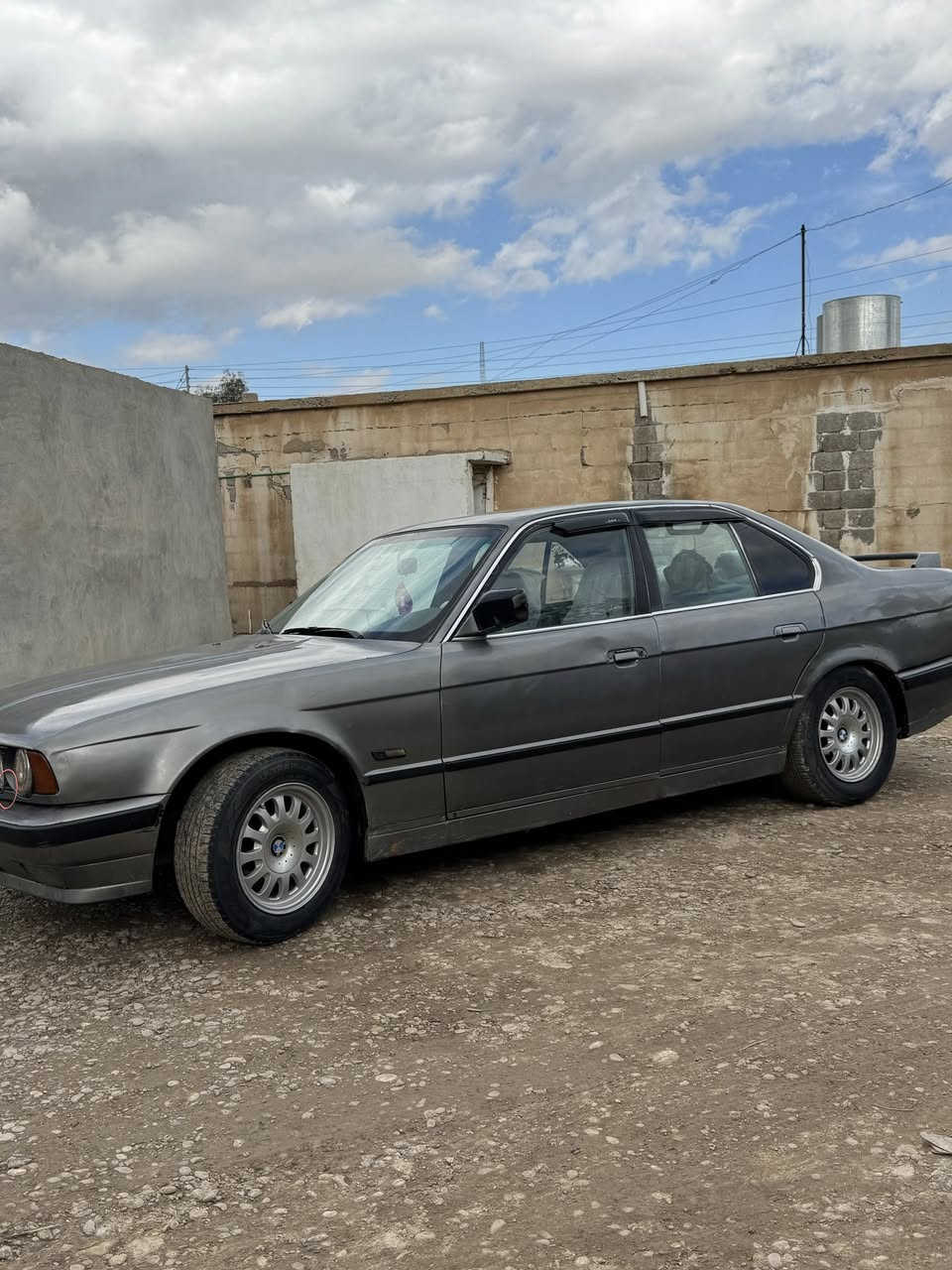 BMW525
كير عادي محرك كبس  شرط التحويل شرعيها موجود 
25ورقه  وبيها مجال 

***********
***********
