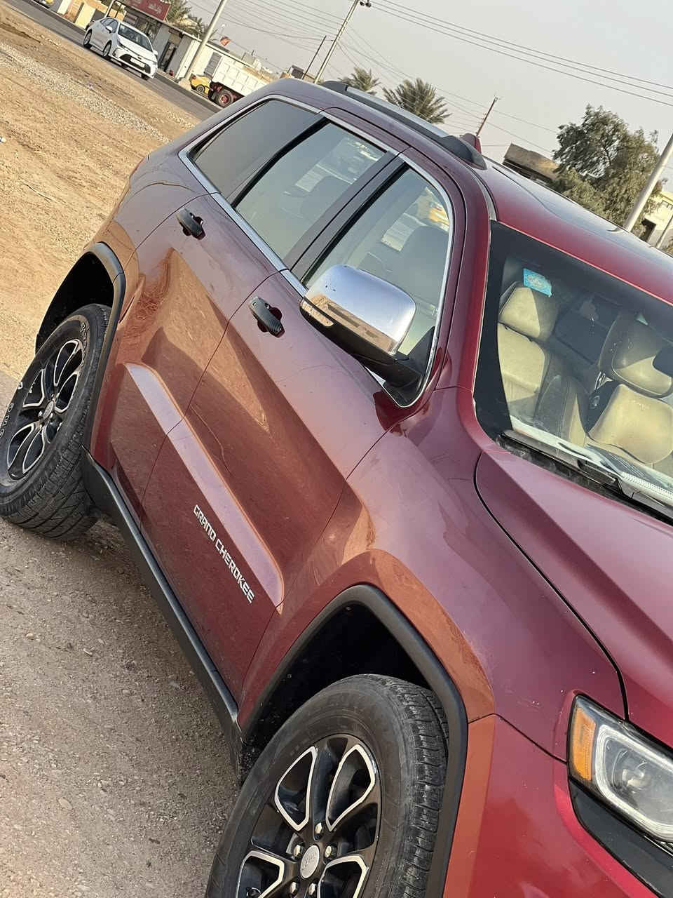 السلام عليكم اخوان جيب لاريدو امريكي موديل 2014 لمتدد واحد على واحد فور ويل رقم بغداد الدولي بأسمي سنويه 2029
 مواصفات فتحه بلقماره 
كير طياره 
تبريد تدفئه فول 
كشنات جلد داخل عسلي 
شفتات ستيرن انضمه كله شغاله 
تشغيل عن بعد 
صندوق كهربائي 
تخم تاير جديد 
حداديه جديده وكير ومحرك مكفول 
ماشيه 72 ألف ميل حقيقي 
سياره كلش جديده حادثه بجم فقط 
السعر 165وبيه مجال حك الجيه 
المكان بغداد (***********) اتصال واتساب
