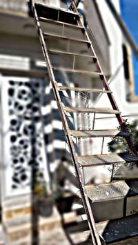 للبيع سلم حديد وزن ثقيل جداً التواصل على الواتساب 07704633148 او علق و...