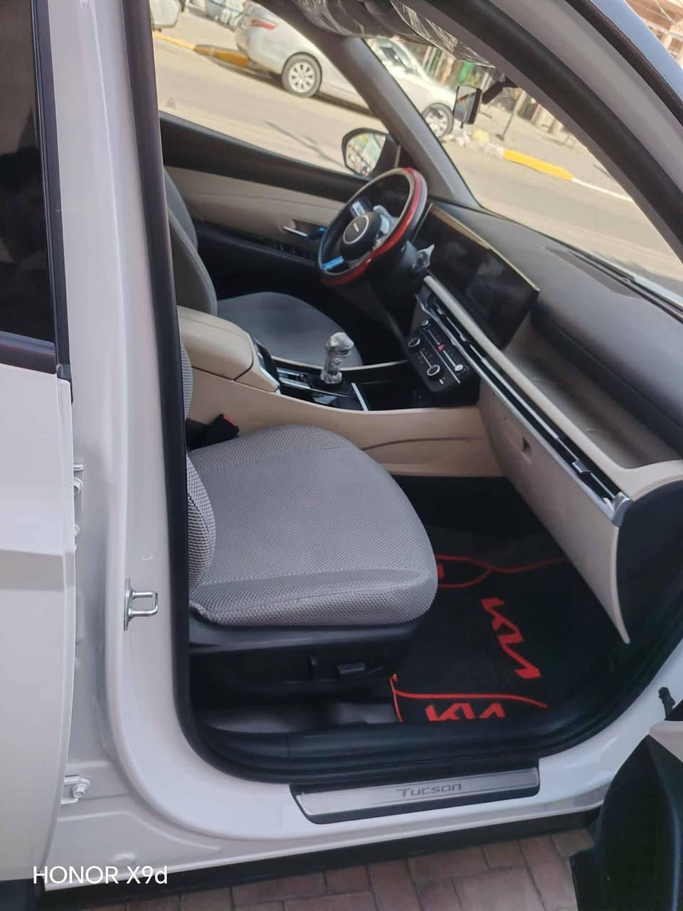 للبيع توسان تو كلر ٢٥ ماشي ١٣ بسمي بغداد الدورة السياره فول مواصفات دوشمه ارضيه وكشنات
السعر ٢٤٠ بيه مجال بسيط 
هاتف ***********
