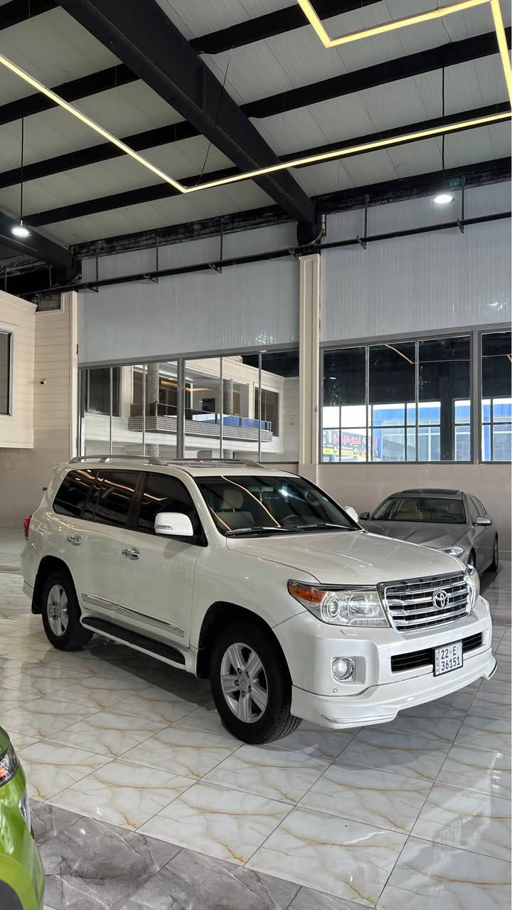 Land Cruiser GXR 2013 
2 قطعة صبغ 
جملغ + باب 
مكينة ما مفتوح 
230 كيلومتر ماشية 
***********
Duhok أربيل, العراق
