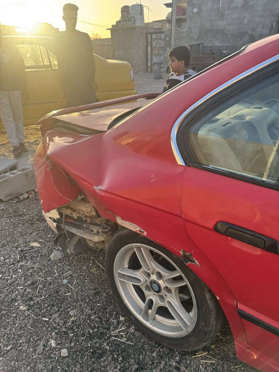 Bmw حجم 520 مديل 90  
السنوية للـ 28 باسمنا تعمل وتسير 
السيارة ابيعها على حادثها مثل ماموضح 
بيها مكينة صقر دبل فانوس كير عادي سعر 25 $
تفاصيل اكثر ***********
