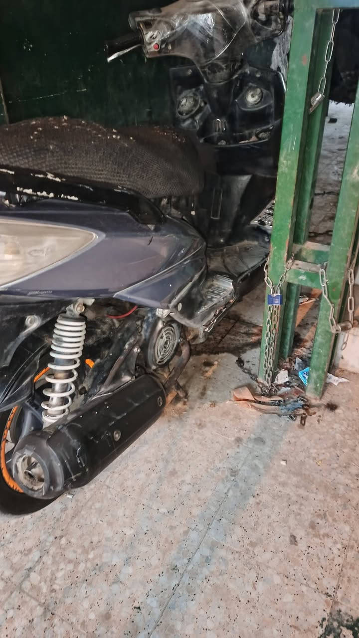 سلام عليكم سكنس فحل للبيع دراجه جاهزه من كلشي بس عوزهه نقوصات بسيطه مثل جوزت التشغيل مشكلهه العداد تشغله وتربط كهربائياته دراجه نضيفه  تاير خلفي عريض كفرات ختم واحد سلف هندر شغالهه لا تبخير لا تنقيص لا نضوح كابرتير جديده مكينه مفتوحه مبدله فقط بوشه مكينتهه 58 ونص مطابق سعرهه 325 وبيه مجال مكاني   ناصريه مركز رقم واتساب ***********
