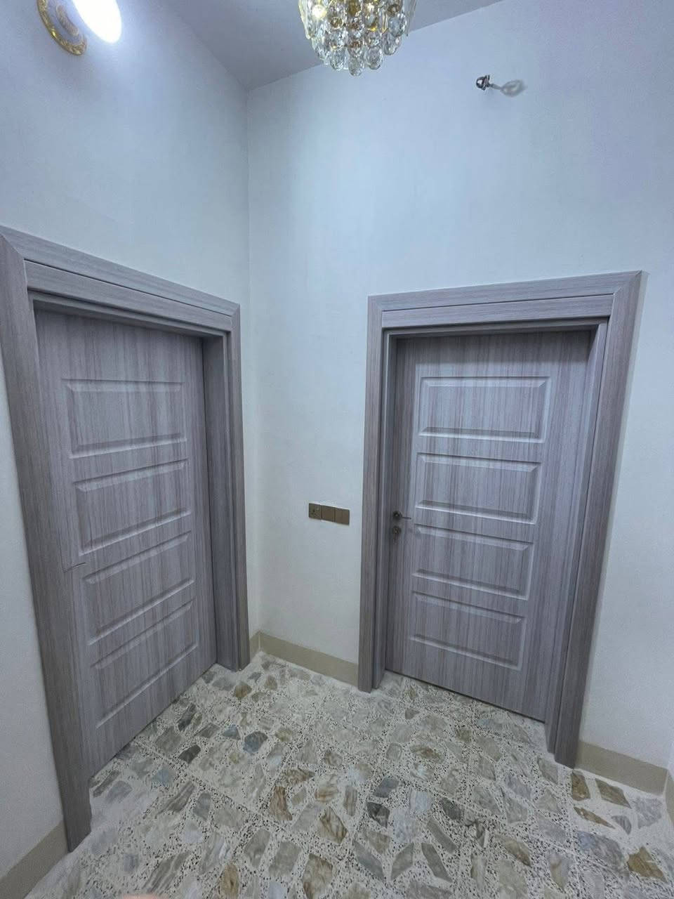 📢✨ 
✅ قياس 100 × 210 💰 السعر: 150 ألف دينار (مع الشد والتوصيل داخل تكريت)
🏠 ملحق: 💰 السعر: 165 ألف دينار
✔️ جودة عالية ✔️ تشطيب أنيق ✔️ متانة وضمان
📩 للحجز والاستفسار يرجى التواصل على***********   يتوفر وتساب
  العنوان تكريت شارع الزهور مجاور مطعم الحاره. فرع ثاني حولي الزهور قرب جامع شهيد صباح
