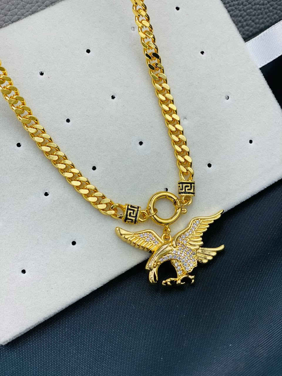 كلادة كارتير
أناقة بسيطة… لكن تخطف الأنظار 😍
منو يحب هالستايل؟ 💛
#كارتير
#اكسسوارات
#ترند
#اكسبلور
#girly


**إذا كنت صاحب هذا الإعلان وتريد حذفه لأي سبب، رجاءا أرسل رسالة إلى الدعم الفني**