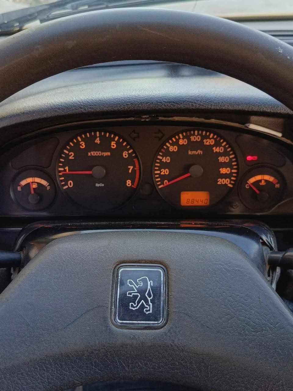 السلام عليكم بيجو GLX  موديل 2012
‏رقم دولي جديد 
‏ سنوية ٢٠٢٩ مصفرة هيئة وغرامات 
‏كير ومكينة لا تبخير ولا تنقيص
‏تخم تاير جديد
‏كهربائيات جديدة 
‏باتري جديد 
‏عينة وصينية وقمجي طبي جديد
‏تبديل جاملغ الأيسر صفحة السايق
‏السعر 39 وبي مجال
‏مكاني بغداد مدينة الصدر 
‏للاستفسار ***********
