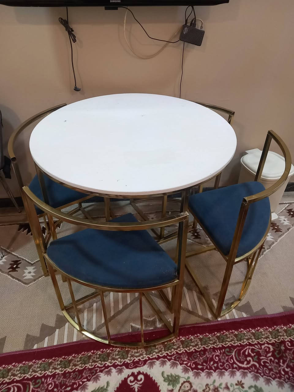 السلام عليكم ميز طعام للبيع نضيف كلش تركي اربع كراسي سعر ٩٠المكان بغداد الصليخ
للتواصل على الرقم ***********
