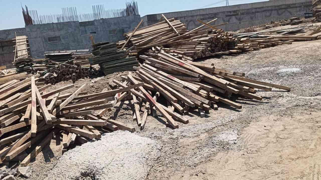 السلام عليكم سير لبيع طول 3 متر كله مابي مقاصير *********** دكه وحده مدكوك
