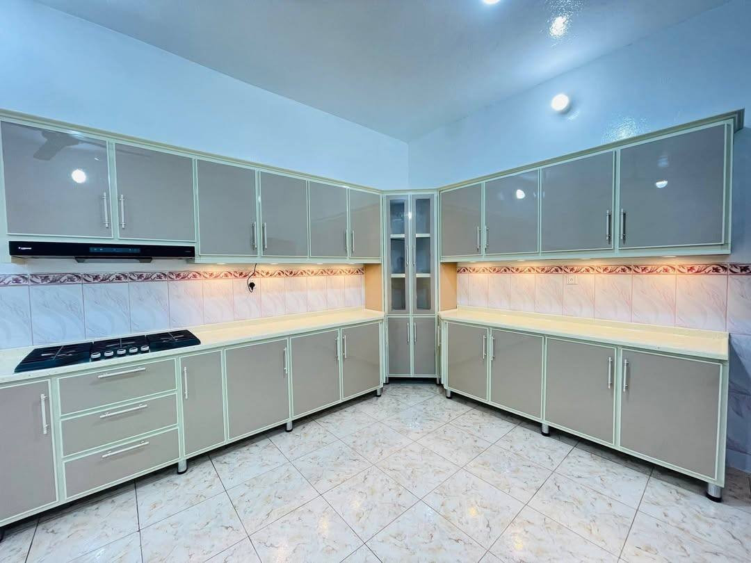 المنيوم حيدر للأبواب وPvc 
سعر المتر الأرضي 130
المتر الملحق110 موجود 95 موجود 85
المتر مرمر 60 دولار الأصلي 
 فقط تركي 🇹🇷 
مواصفات شغلنا معروفة لزبائننا 
الهيكل المنيوم تركي او سعودي ثقيل محشى بالخشب 
ارتفاع الملحق من 60 لحد 110 سم
سكة مجر هيدروليك


**إذا كنت صاحب هذا الإعلان وتريد حذفه لأي سبب، رجاءا أرسل رسالة إلى الدعم الفني**