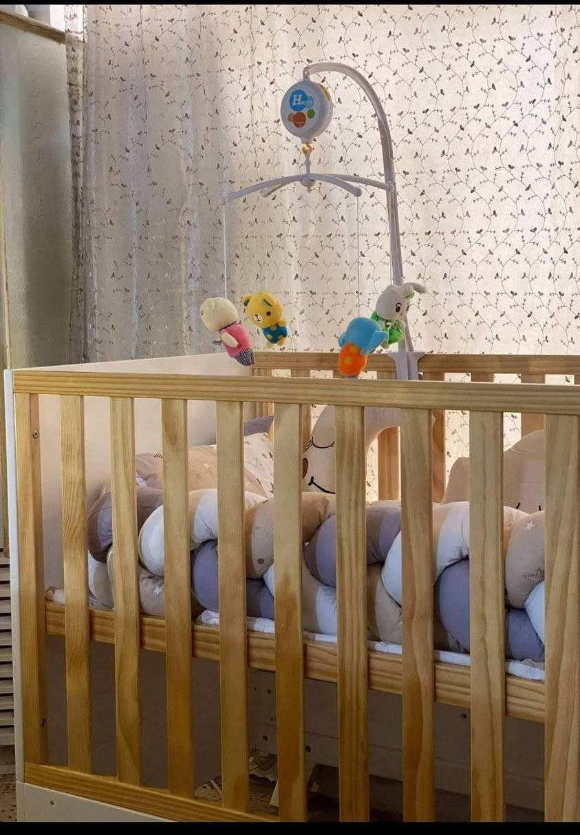 السلام عليكم
سرير طفل قياس ١٢٠ في ٦٠ 
ثلاث مستويات وينفتح على سرير الام 
خشب اصلي ثقيل مابي اي عيب واستخدام قليل 
اخذته من لجين مع الدوشك ب ٢٥٠ وابيعه ب ١٢٥ وبي مجال بسيط 
ماعندي توصيل 
مكاني القاهرة


**إذا كنت صاحب هذا الإعلان وتريد حذفه لأي سبب، رجاءا أرسل رسالة إلى الدعم الفني**