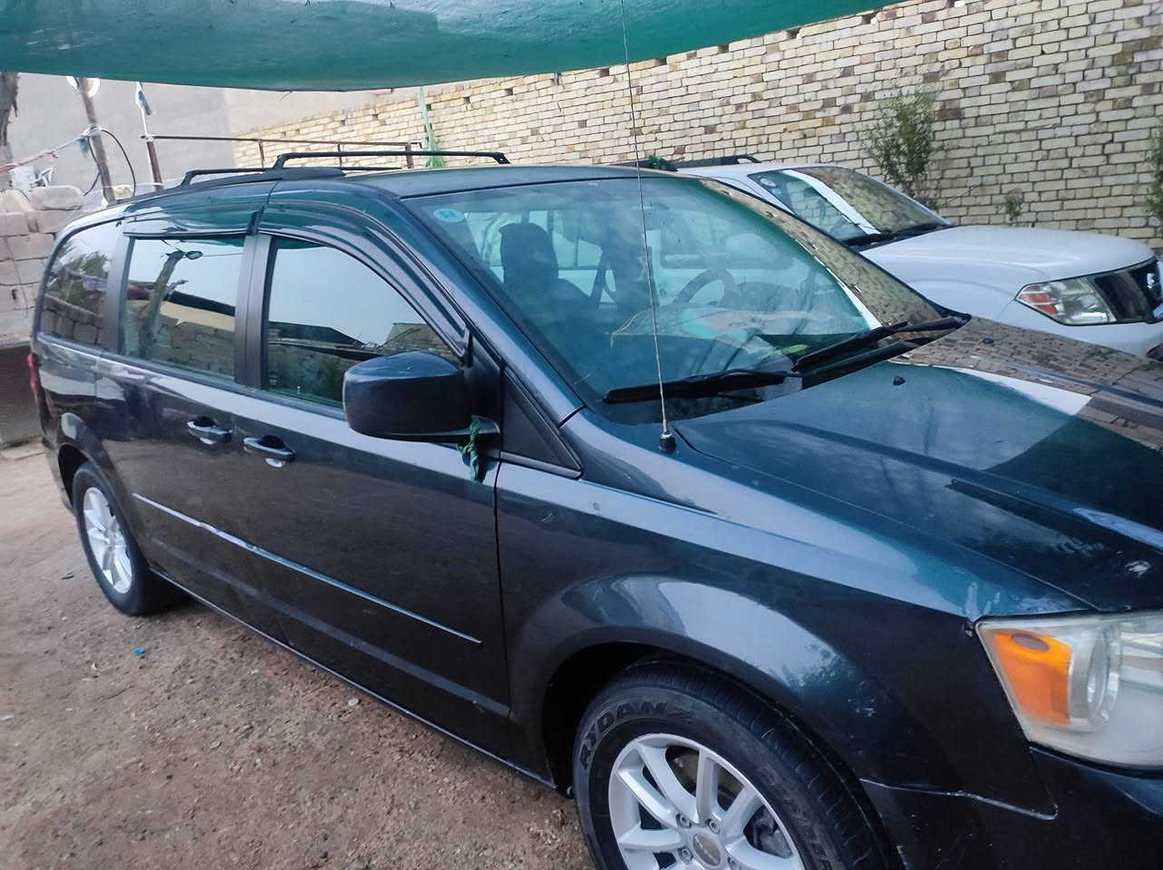 إلسلام عليكم 
دوج كرفان للبيع او مراوس  3600sxt 2014 كفاله من الحادث وصبغ وتبديل  كير مامفتوح شرط  مكينه كفاله تبريد ثلج 3 قطع منضومه جديده جام كهرباء كشن السايق كهرباء سكليتر كهرباء قفل سرعه  كشنات بلع تحكم ستيرن جهتين لايت زنون ابواب كهرباء فرس ارضي حدايده تايرات  جاهزه   رقم بصره سنويه ل28 السعر 125 وبيها مجال قليل *********** ملاحضه السياره تحتاج دعاميه اماميه فقط
