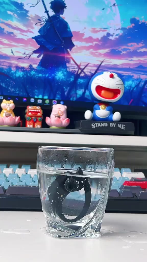 🎧 سماعات Lenovo Thinkplus LivePods LP75
سماعات بلوتوث لاسلكية بتصميم رياضي أنيق وصوت نقي مع باس قوي، تدعم تقنية Bluetooth 5.3 لتوفير اتصال سريع ومستقر مع الهاتف.
🔋 بطارية تدوم حتى 6 ساعات تشغيل متواصل، وتصل إلى 25–28 ساعة عند استخدامها مع علبة الشحن المزودة بشاشة رقمية لعرض نسبة البطارية.
💧 كما أنها مقاومة للعرق والماء بمعيار IPX5، ومزودة بتحكم باللمس لتشغيل الموسيقى، تغيير المقاطع، والرد على المكالمات بكل سهولة.
✨ خيار مناسب لمن يبحث عن جودة صوت جيدة وسعر اقتصادي.

💸 السعر 20الف والتوصيل مجانآ 🚖🚖
للتواصل معنا يرجى الاتصال بنا على الرقم التالي 
☎️  ***********  يوجد واتساب
