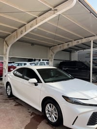 کامری مۆدێلی 2025 مواسەفات LE AWD کامل رادار وایەرلێس چارج کوشن کارەبا...