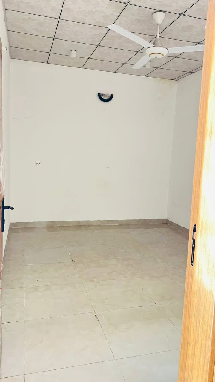دار للإيجار في حي عدن المساحه 200متر يقع ع شارع 20متر
لمعرفه الايجار اتصال بل رقم

***********
ومتوفر واتساب ايضا .
