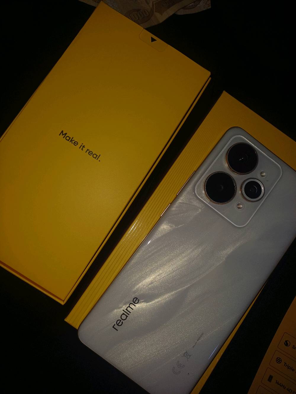 السلام عليكم ريلمي لون سلفر ذاكره 512 ، الجهاز البارحه فتحته ، تاريخ الشراء بالوصل تكدرون تشوفوا ، اريد ابيع بسبب ضرف اخذته قصد اريد ابيعه هسة ، اريده ب 525 قفل ، مكاني زعفرانية 