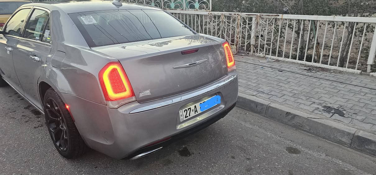 السلام عليكم اوبامه موديل 17 اصل بيع او مراوس وارد أمريكي حادث بيها 3قطع صبغ وبيها 2 تبديل سياره بسمي  سنويه منتهيه لغايت 29 علمن سياره فول موصفات عنوان بصره رقم *********** صور الحادث مال أمريكي موجود بيها حادث بلعراق خلفي اخوان رجاء الي ماتعجب لا يعلق الله يحفظكم
