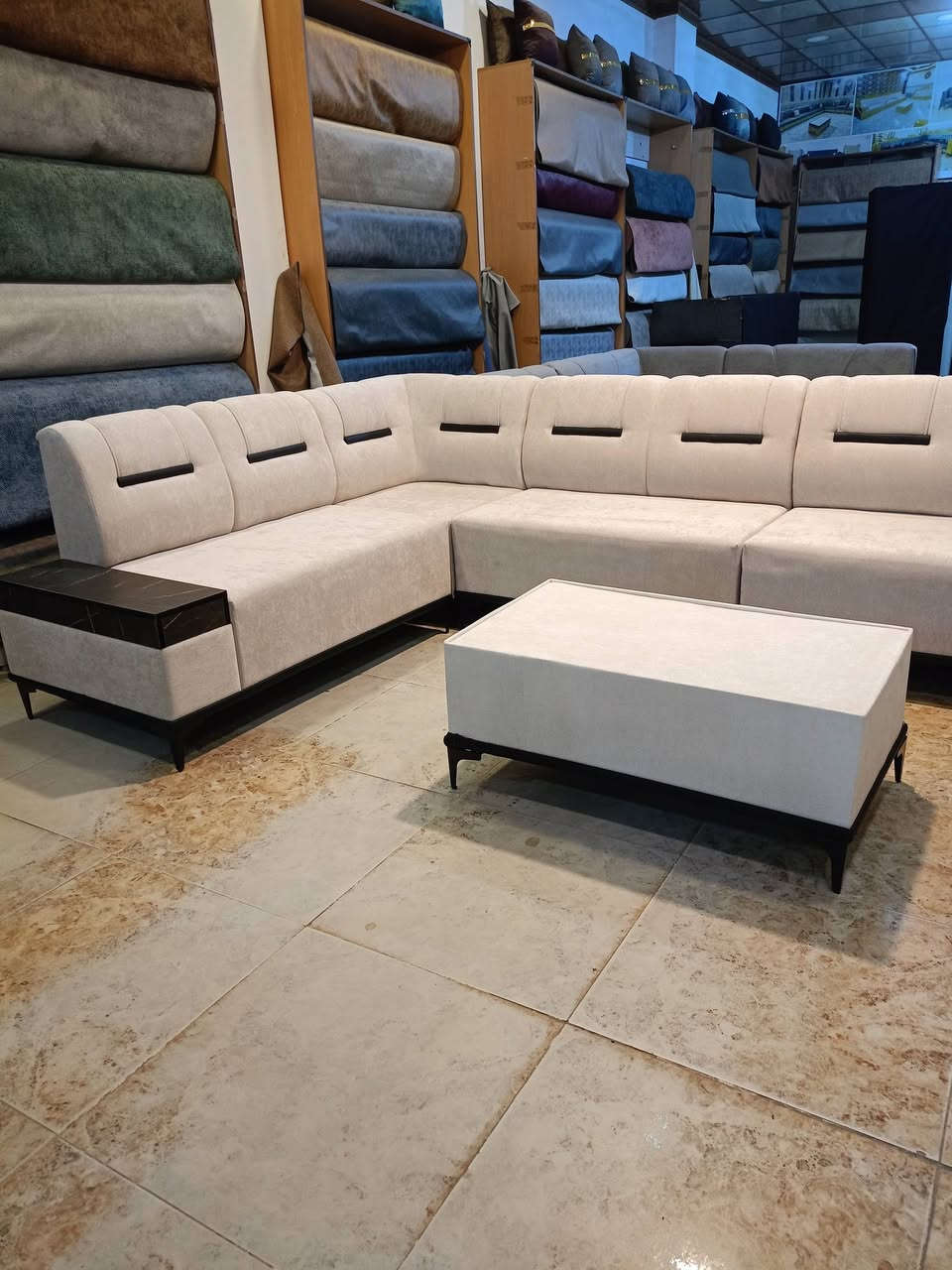 🏆 معمل ومعرض دوميز للأثاث 🏆
قرب دورة المرور
الفخامة مو بس شكل…
الفخامة جودة تعيش سنين ✨
🔹 عمل ديوان حسب الطلب
🔹 جميع الموديلات متوفرة بالتفصيل
🔹 خشب عراقي متين درجة أولى
🔹 إسفنج ضغط عالي لراحة تدوم
🛡 ضمان حقيقي 5 سنوات على العمل
🔥 عرض مميز 🔥
ستندر حرف L لـ 11 نفر
السعر 525,000 فقط
مع ضمان 3 سنوات
شغل نظيف – تسليم دقيق – رضاكم أولويتنا 🤍
📍 زورونا: دوميز قرب دورة المرور
📞 ***********
