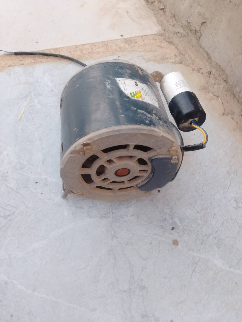 مبردة 2 ونص نظيفة مع ماطور ملف نحاس الأصلي شرط.. المبردة سعرها 65 بيها شوية مجال..والماطور 30 
*********** ...مندوب بيع كافة الأثاث وبعمولة مناسبة
