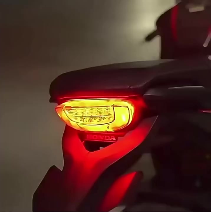 💡🚗 إنارة ذكية تعطيك أمان ورؤية واضحة بالليل!

مصباح صغير متعدد الاستخدامات مع 7 ألوان وأكثر من 30 وضع إضاءة مثل الوميض ونداء الطوارئ SOS ✨

يجي ويا ريموت تحكم لاسلكي حتى تغيّر الأوضاع بسهولة 🎮

تصميم خفيف يثبت على السيارة، الدراجة، الخوذة أو الحقيبة 🚲

بطارية قابلة للشحن USB تدوم لساعات 🔋

مثالي للقيادة، التخييم، والأنشطة الليلية 🌙


**إذا كنت صاحب هذا الإعلان وتريد حذفه لأي سبب، رجاءا أرسل رسالة إلى الدعم الفني**