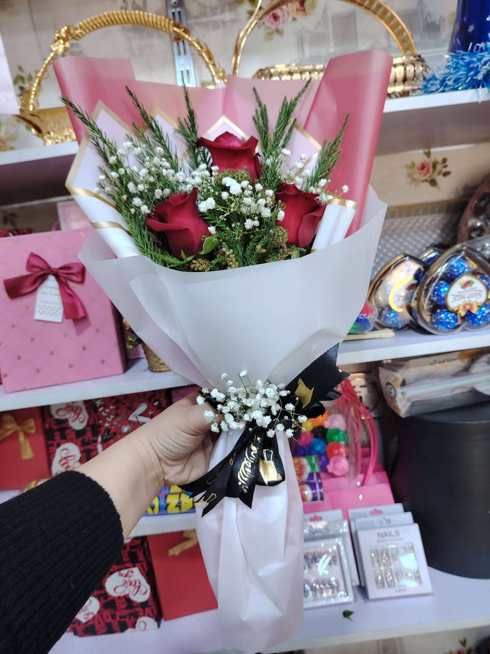 تجهيز بوكي ورد طبيعي ويتوفر لدينا ورد صناعي يتوفر توصيل مكاني بغداد نفق شرطه حي حطين ***********
