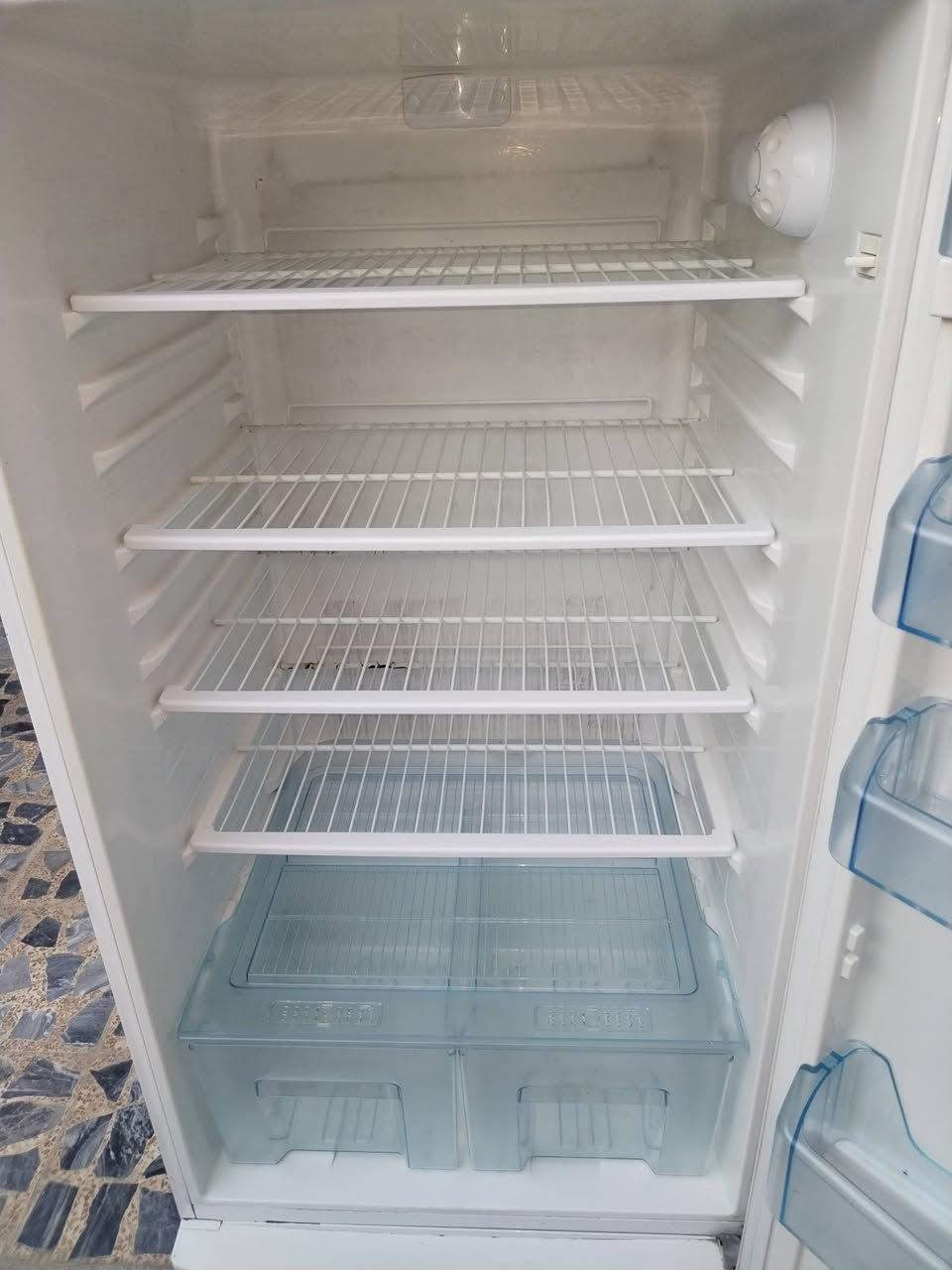 ثلاجة beko  للبيع
الماطور عاطل يحتاج تبديل
السعر 70 الف
للاتصال  ***********
