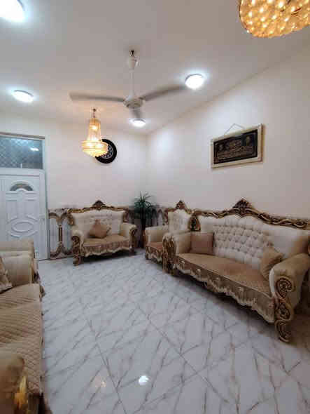 بيت للبيع مساحة 120 متر طابقين
الطابق الاول استقبال , مطبخ ,صالة ,غرفة نوم ,صحيات2 خارج وداخل  ,مناور عدد 2 
الطابق الثاني 3 غرف نوم ,صالة ,صحيات , سطح طابق ثالث .
الموقع دور الزراعة الثانية خلف مكتب الريان فرع صيدلية ود .
للأستفسار اتصال على الرقم *********** 
السعر ١١٥ وبي مجال.
