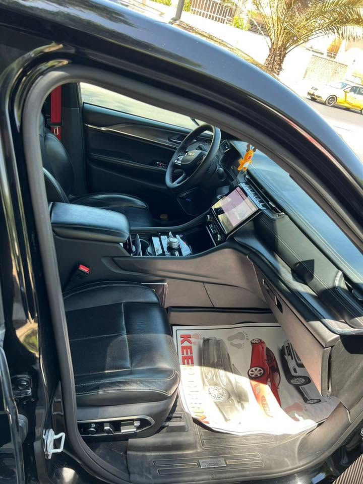 السلام عليكم للبيع
جيب كراند شيروكي اوفرلاند
الموديل : 2023  
المحرك:V6, 3.6L.

العداد : 16100 mi

٥ راكب

المواصفات :
* دفع رباعي 4x4.
* نظام تعليق هوائي (جكات). 
* قيادة ذاتية عند المنعطفات.
* رادار امامي مع مانع تصادم. 
* نظام الرؤية الليلية. 
* تحذير الخروج عن المسار. 
* مستشعر نوم السائق مع نظام التوقف الآلي. 
* تحذير النقطة عمياء ⚠.
* نظام تحذير عند التقاطعات. 
* نظام تحذير عند تجاوز السرعة المحددة. 
* نظام عرض المعلومات على الزجاج الامام  (HEAD UP DISPLAY). 
* نظام تقليل الضجيج داخل المقصورة. 
* إنارة محيطية خمس الوان. 
* شاحن موبايل وايرلس. 
* تعديل وضعيات مقود السائق كهربائيا. 
* مرايا تعتيم ذاتي. 
* المرايا الجانبية قابلة للطي كهربائيا. 
* نظام الصوت mclntosh
* ويل قياس 20 انج.
* سقف بانوراما. 
* شاشه كبيرة 10.1 انج. 
* نظام الخرائط (GPS).
* عرض خرائط الطريق على لوحة القيادة.
* لوحة القيادة بقياس 10 أنچ. 
* كاميرا للمرأة الداخلية. 
* المصابيح الأمامية LED. 
* كشافات الضباب LED.
 * المصابيح الامامیة متحرکة.
* دخول ذكي. 
* بصمة على 5 ابواب للدخول الذكي. 
* تشغيل عن بعد.
* فرش المقصورة الداخلية من الجلد الطبيعي الفاخر.
* إضافات من الخشب الطبيعي للمقصورة الداخلية. 
* ذاكرة لحفظ وضعيات الجلوس للسائق. 
* ذاكرة لحفظ وضعيات الجلوس للراكب.
* مساج للمقاعد الامامية السائق والراكب. 
* المقاعد الأمامية كهربائية.
* المقاعد الأمامية تبريد وتدفئة.
* المقاعد الخلفية تدفئة.. 
* انارة داخلية LED متعددة الالوان. 
* حساسات امامية. 
* حساسات خلفية. 
*٥ راكب.
* مكيف خلفي مع وحدة تحكم منفصلة. 
* تدفئة ستيرن. 
* مانع تصادم خلفي.
* بلوتوث تلفون. 
* محدد سرعة. 
* نظام التشغيل والاطفاء الاوتوماتيكي .
* نظام بريك اوتماتيكي.
وارد امريكي حادثها دعامية امامي من الاسفل وبنيد عل بارد 
رقم بغداد 
السعر 365$
رقم الهاتف ***********
