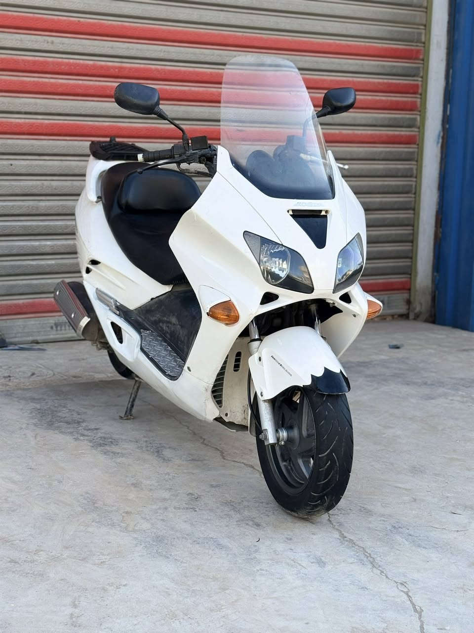 سلام عليكم فؤرزه سؤيج 06 MF فحل لؤن أبيض صدفي بلادي 👍برغي ممفتؤح بيهه مكينه ناعمه شلعه ؤمعدل فؤل كهربايات كلهه شغاله اؤراق كامله و حساس ازدحام و مانع انزلاق ABS زوج امرايات و زوج تايرات جديد حساس دراجه بدؤن اي نقص جاهزه كلهه سعرهه((850)) دراجه انظف و احلى من لصور مال جنني مكانهه بغداد مدينة الصدر شراي اتصل علرقم***********
