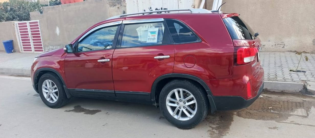 سلام عليكم تحيه طيبه سورنتو ٢٠١٤ وارد أمريكي رقم واسط مواصفات خليجي بيها مكانات صبغ سياره جاهزه مابيها كل نقص تبريد قطعتين مكينه٤سلندر مامفتوحه تخم تاير حداديه السعر ١٣٠ وبيها مجال قليل مكان السياره كوت مركز المدينه للاتصال ***********
