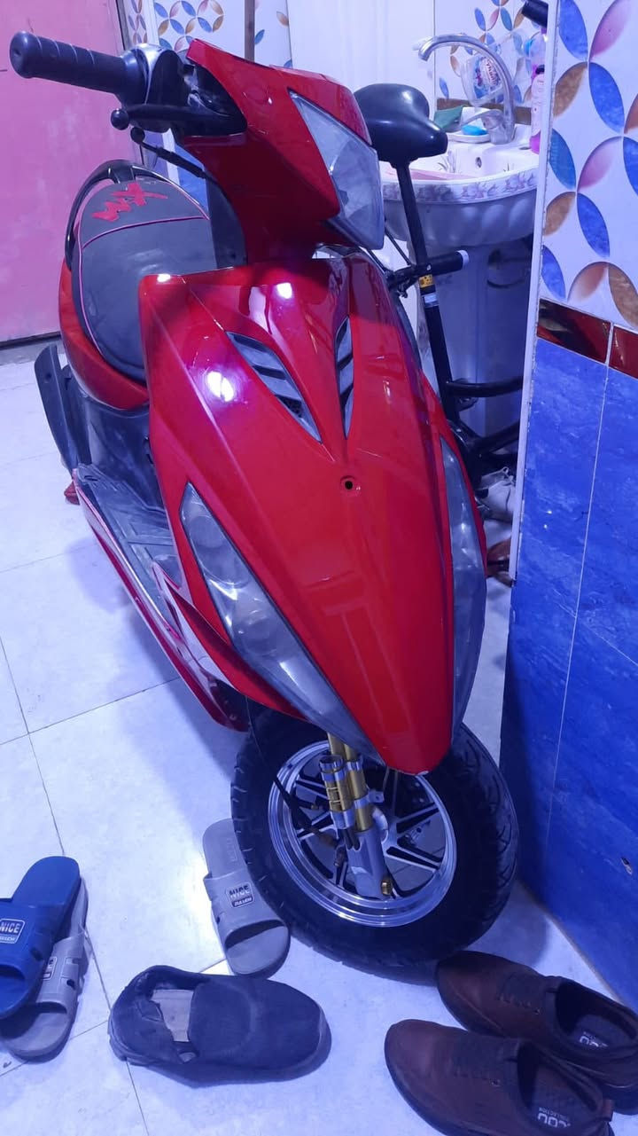 السلام عليكم ورحمة الله وبركاته 
ماكس مضلع  للبيع 
دراجه نضيفه ونعمه من الله شلعه ومشي 
دراجه كهربائياته كله شغاله من الطول إلى الطول 
نكره سلف هندر واحد شرط 
لا تنقيص ولا تبخير 
السعر 500 وبيه مجال 
مكاني ناصريه مركز 
للتواصل ***********
