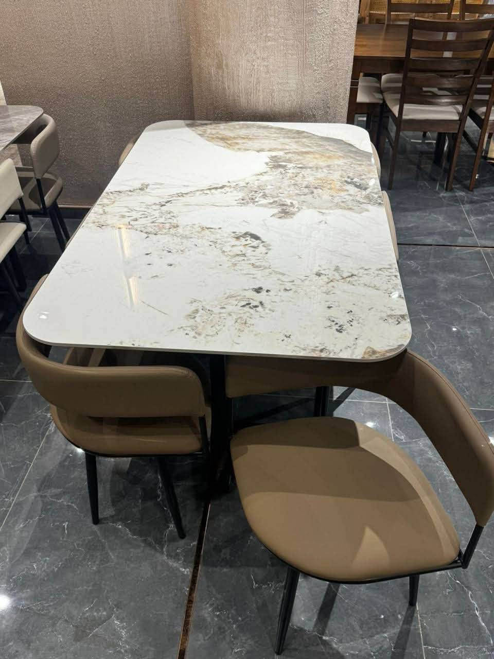 ميز شطرنج 6 كرسي350
سطح مرمر بورسلين كشنات جلد ارجل حديد


**إذا كنت صاحب هذا الإعلان وتريد حذفه لأي سبب، رجاءا أرسل رسالة إلى الدعم الفني**
