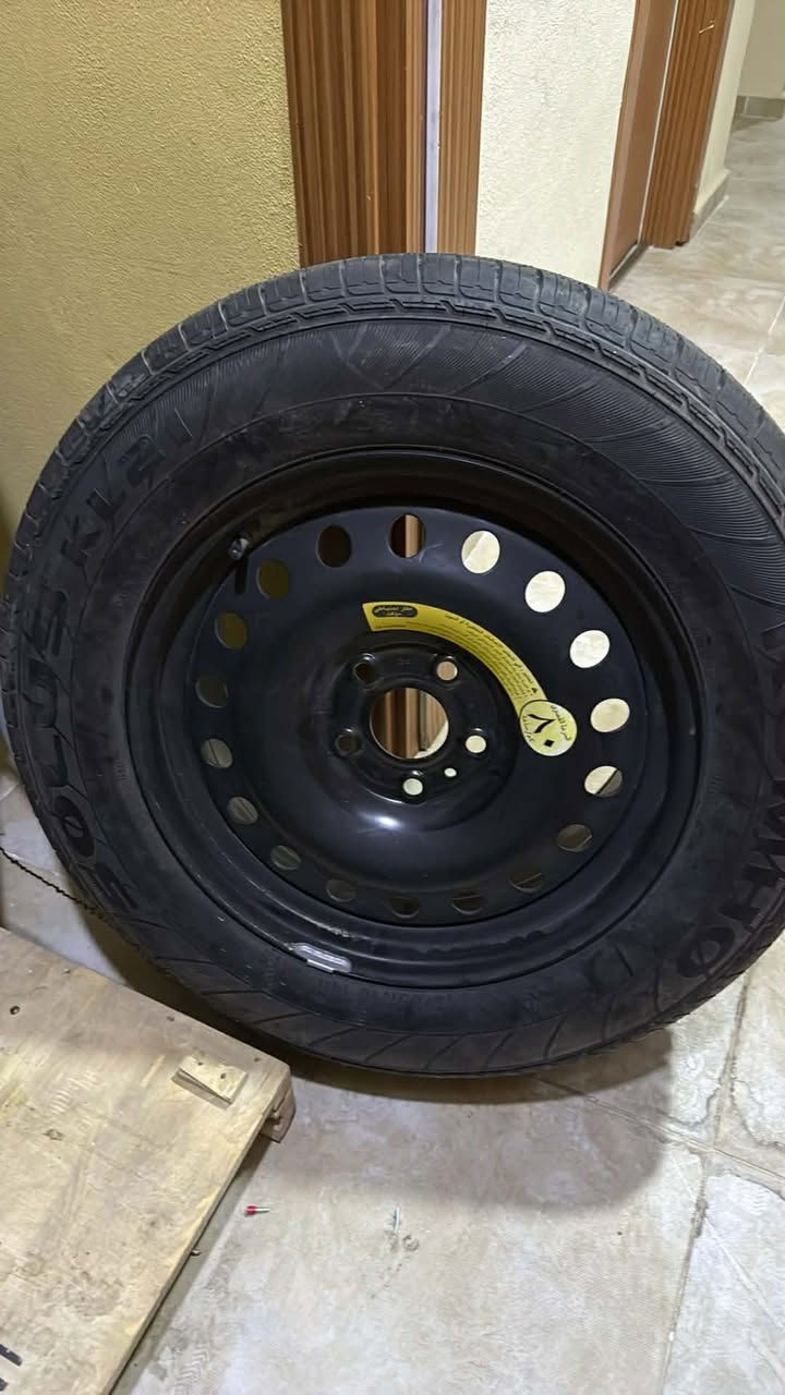 تاير سبير مع برده صندوق خلفيه وفيت بم مستعمل وبراد دهن مستخدم اصلي للبيع


**إذا كنت صاحب هذا الإعلان وتريد حذفه لأي سبب، رجاءا أرسل رسالة إلى الدعم الفني**