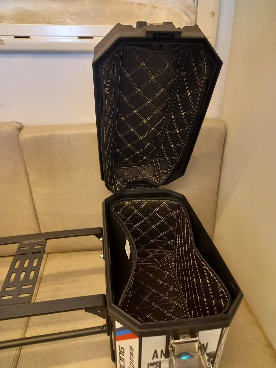 جنط جدد غير مستعملات نهائي والاكسر والازلغ حلوات قياس وسط ماعندي فيتة اقيسهة يرهمن على اي دراجة من الفورزة الى السكاي والسلفر ونج جميع الدراجات حتى سكنس ماكس بيسي اكس كاملة جيب وشد ماخذهن اب١١٠ انطيني بال يرظة بي الله خلي ابالك كارتونة ماشادهن اشتريتهن وبعت الدراجة المكان بسماية المجمع المراسلة الخاص متوفر


**إذا كنت صاحب هذا الإعلان وتريد حذفه لأي سبب، رجاءا أرسل رسالة إلى الدعم الفني**