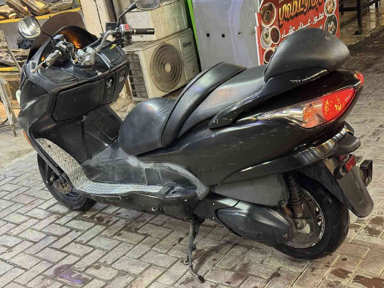 السلام عليكم للبيع ٠/٩كرستال كير ملغي دوسات نيكل صالنصة رياضي منضومة زنون سستم سماعات دراجة نص نكرة مكفولة مابيها نقص كفرات شوفت عينك ٧٥ /١٠٠ السعر ٨٠٠ وبيها مجال مكاني اعظمية ***********
