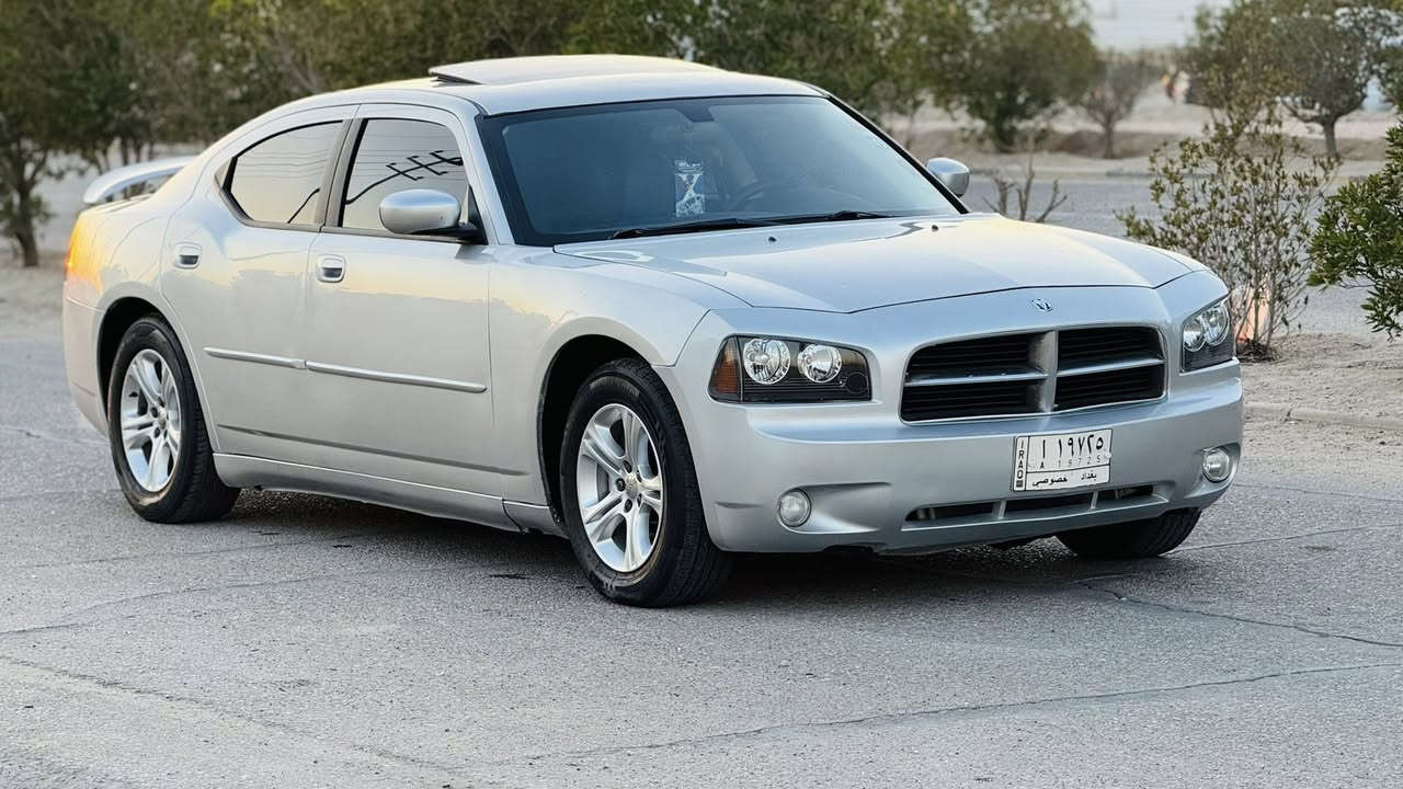 سلام عليكم 
جارجر 2010 فول مواصفات 1/1  فتحه 
6سلندر 3500 
السعر 114$ 
وارد أمريكي حادثه جاملغ امامي فقط وبعض الاماكن رش تجميل بدون ضربه مكينه وكير وحداده تخم تاير جاهزه اي نقص مابيه رقم بغداد مشروع وطني سنويه 2029 تحويل مباشر داخل جلد لونين مثبت سرعه سياره جديده عنواني البصره الاستفسار ***********
