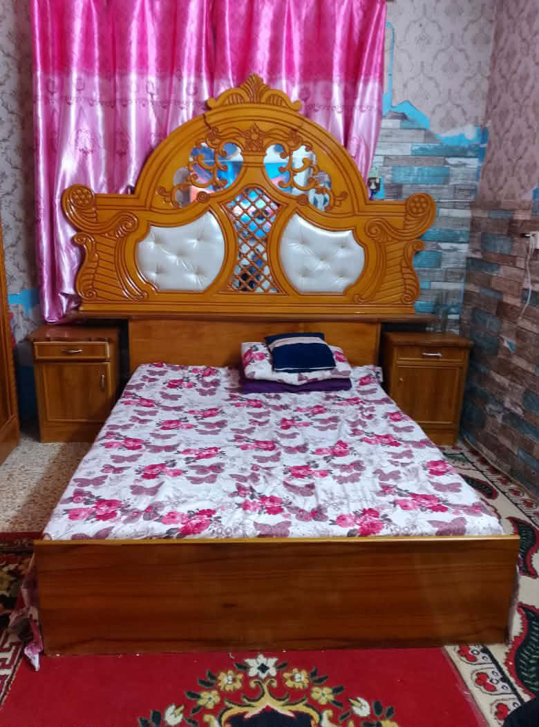 السلام عليكم عندي غرفه اخشاب مستعمله نضيفه مابيها اي ضرر للبيع السعر 600الف وبيها مجال للشري يتصل واتساب ***********اتصال *********** مكلف بل نشر
