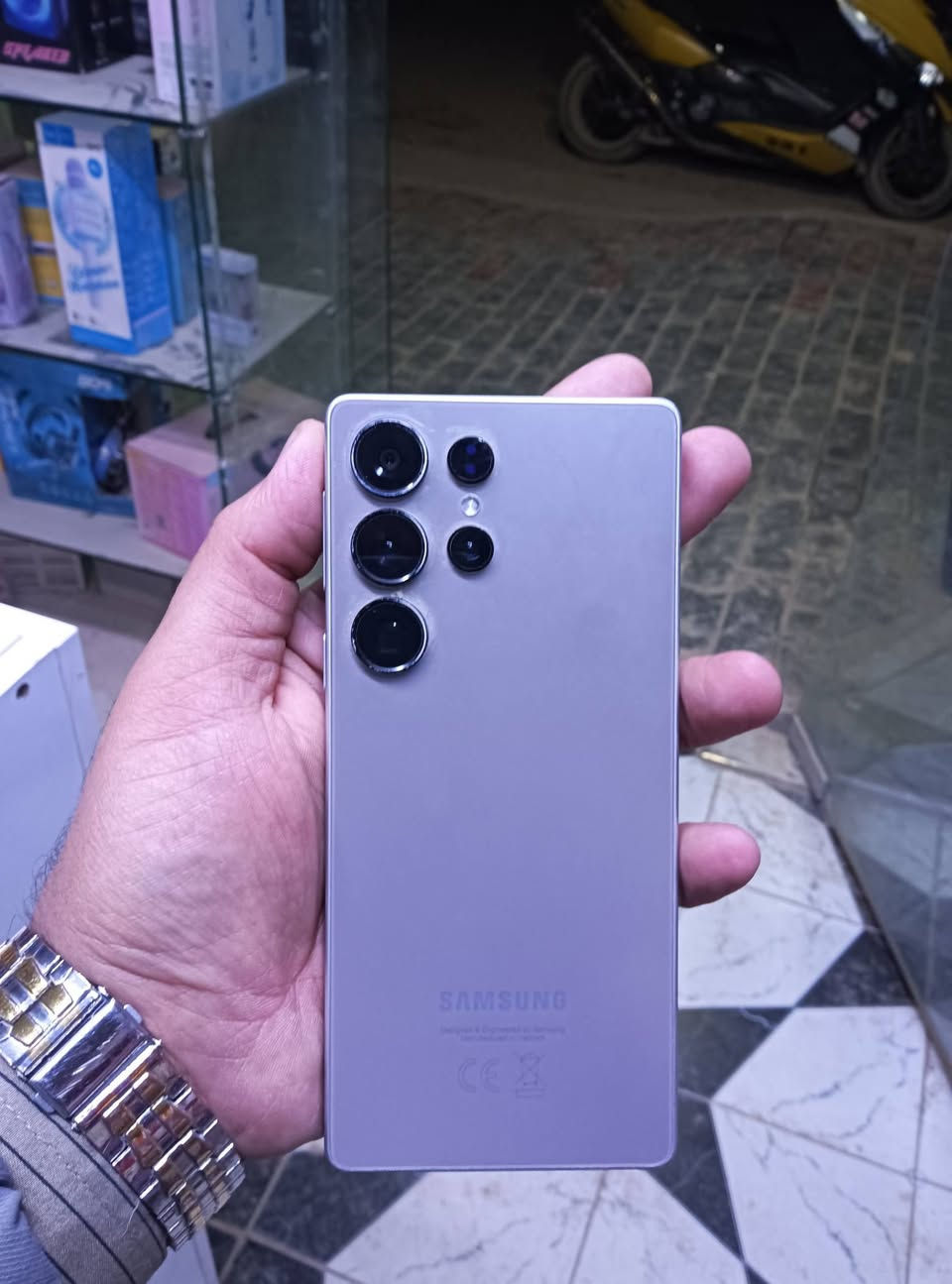 سلام عليكم
للبيع الترى اس 25  ذاكره 512 الجهاز كفاله عامه مامفتوح قلم شغال ويا شاحنته كامل الجهاز كلش نضيف فقط فطر بلكلاسه الخارجيه ومامئثر ابد السعر 85 وبي مجال 
مكاني بابل شارع 60 
***********
