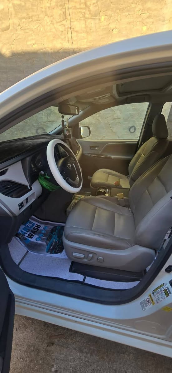 السلام عليكم
تيوتا سينا 2017 أمريكي 
لون ابيض 6 سلندر 
ماشيه ٣٦ الف
 مكينه ٣٦٠٠ 
٧ راكب وموجود الكرسي البنص  يعني اصير ٨ راكب  
كشنات كهربائيه تدفئه وتبريد  بيبان كهربائيات  
تبريد 3قطع 
حداديه كله جديد 
طخم تاير جديد 
بصمه وفتحه
 رقم اربيل انكليزي الجديد 
الحقيقه احله من الصور متصرف عليها ربع دينار 
سياره كلش حلوه 
مك
للبيع أو مراوس بسياره حديثه صالون

رقم صاحب السياره 
***********.وتساب ✅

السعر :: اطلبه بالتعليقات يصلك خاص 📩

#ادارة_الصفحه ⚡

ملاحظه / 🔴
مدير الصفحه غير مسؤول عن بيع وشراء واصوليات السياره نحن صفحه لعرض السيارات فقط.
