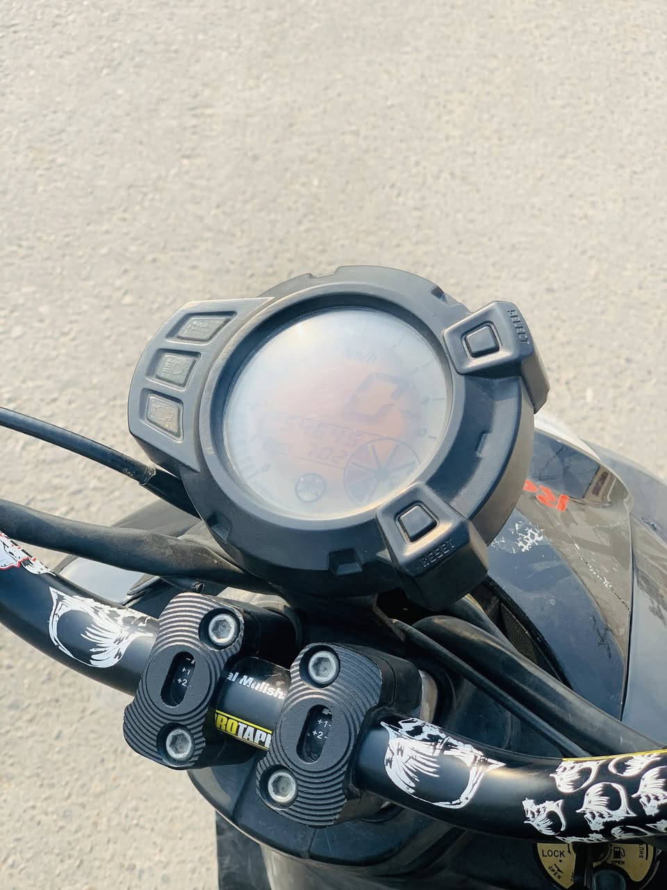 سلام عليكم جبلي نوزل 2013 دراجة حلوة مرتبة كهربائيات كلة شغال بية بك لايت R6 وكلجات رياضي مكينة 58 هاون صاروخ  بيهة ستيرن يدات ملقط عنبار قطرة كلة رياضي واصلي ما بيهة برغي تجاري مكينة خرسة الدراجة نقصهة سلف لان سلفهة بلادي ما يفر المكينة بقوة تجي اشغلهة الك اطيك ياهة شغالة بس تسد الجويتر يخف الوكم تشتغل نكرة مجرد سلف مكفولة كفالة المكينة لا تدخين لا تنقيص تجي افصلك بيهة السعر 750 بيهة مجال بسيط جوة السوك والله ومستعجل  لو ما متوازي ما أبيع بهيج سعر أو مرواي بدراجة مرتبة وحلوة مكاني كربلاء ***********
