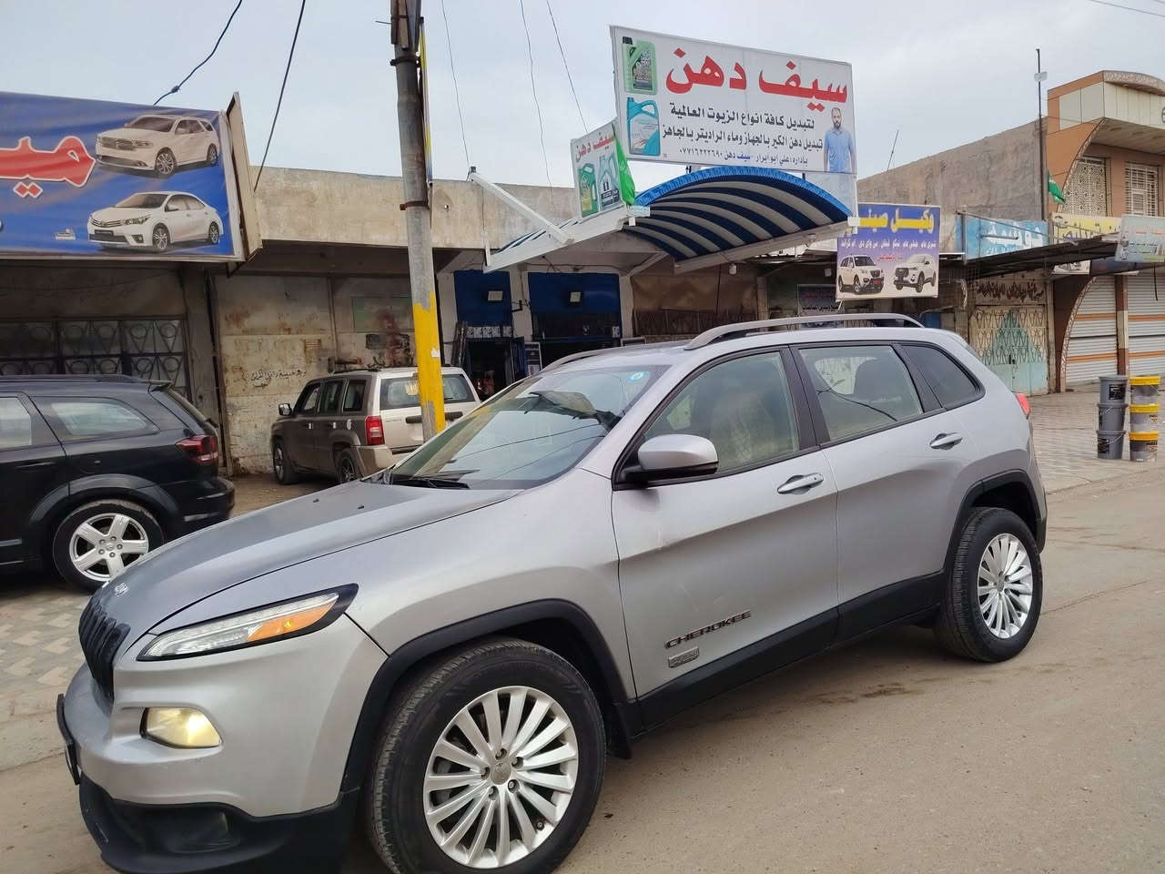 سلام عليكم جيب بزون لبيع 2017 حره تحويل بغداد مشروع وطني راعيه صديقي تحويله بكل المحافظات مشروع وطني  ومكان السياره وراعيه بلعماره  يحولك ثاني يوم الرقم الجديد سنويه جديده حادثها جاملغ وبنيد بيهن صبغ بدون  دواخل ولا واصله شاصي ولا إرباك ظارب سياره جاهزه كير مكينه تبريد كله على الفحص فول مواصفات  بنر أما بصمه ابواب وتشغيل تشغيل بعد كرسي كهرباء كشنات تدفئه وتبريد حساس خلفي شاشه كبيره فور ويل رادرات بلمري اشاير ترحيب وبعد اكو مواصفات مكينه سته سلندر  السعر 128 ورقه  وبيها مجال قليل سونار مرفق لاستفسار ***********
