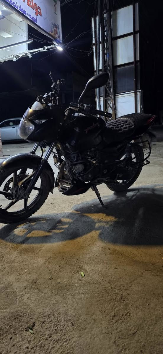 السلام عليكم
بولسر نيون 150cc نظيفه مرقمه بأسمي مستلم سنويه ولوحات اثنين رقم انگليزي تحويل شوكت ما يعجبك
،،صالنصه رياضي SC مسويلها كاتم،، بيها تبخير ،، 
النقوصات : اشاير اماميه / دواسه يمنه  
تخم تاير فيتنامي جبلي دراجه راقيه ومرتبه 
((( السعر 1450 )))  مكاني الفحامه ، قرب جزيرة بغداد السياحيه ، متواجد خاص او على الرقم ***********
