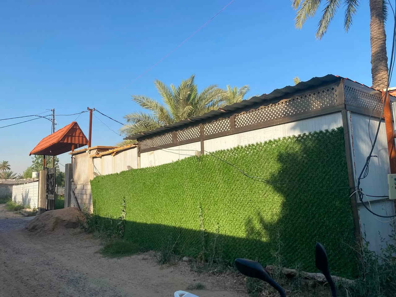 المساحة الإجمالية: نصف دونم (ما يعادل 1248 متر مربع تقريباً).
 الأبعاد والواجهة: واجهة 16 متر × نزال 78 متر (أبعاد ممتازة ومريحة للاستغلال).
 الوضع القانوني: ملك طابو صرف (سند 25 جاهز للتحويل).
📞 للاستفسار والتواصل مباشرة مع المالك:
💬 هاتف: ***********@
