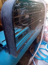 كمبريسر١٠٠لتربانزين للبيع