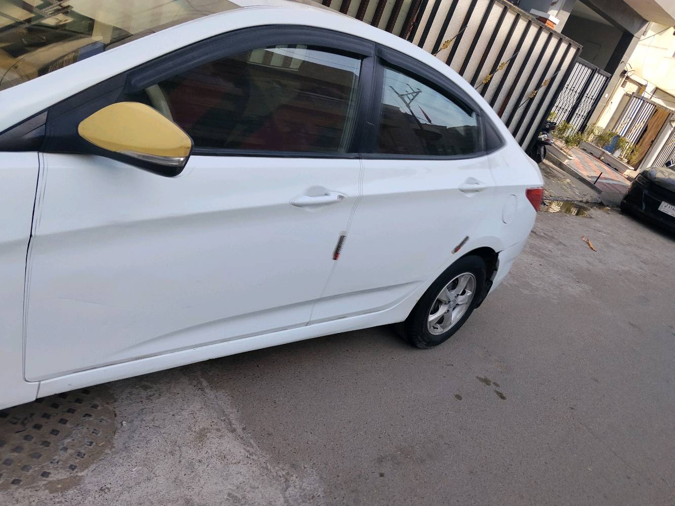 اكسنت 2015 1600 دوش بيها 3 قطع بدون دواخل سونار منشور سعرها 95 مكاني بغداد كرخ 